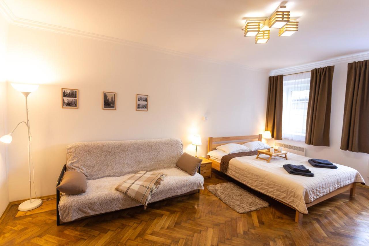 Peaceful Studio On Rynok Square Lviv Exterior photo